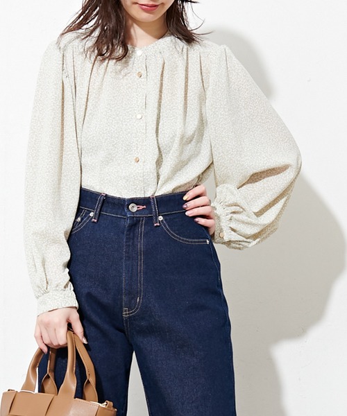 natural couture(ナチュラルクチュール)の「マット釦とろみサテンブラウス(シャツ/ブラウス・レディース・サックスブルー/アイボリー/ミント/その他1/その他2/ピンクベージュ・FREE)」の5枚目の写真