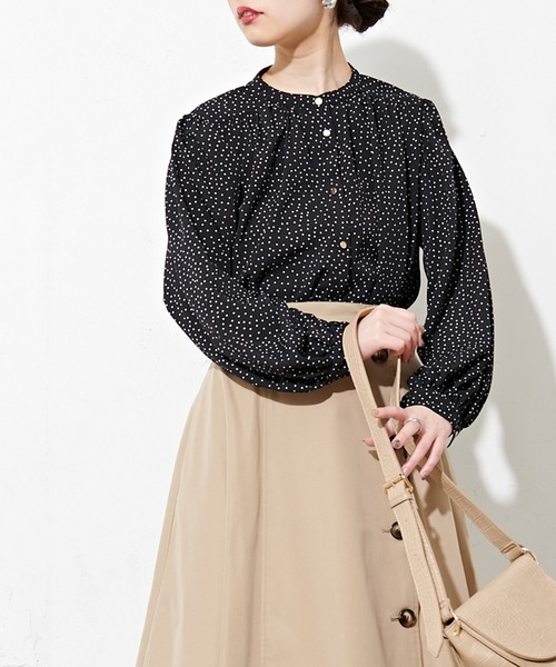 マット釦とろみサテンブラウス（シャツ/ブラウス）｜natural couture