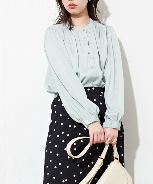 natural couture(ナチュラルクチュール)の「マット釦とろみサテンブラウス(シャツ/ブラウス・レディース・サックスブルー/アイボリー/ミント/その他1/その他2/ピンクベージュ・FREE)」の20枚目の写真