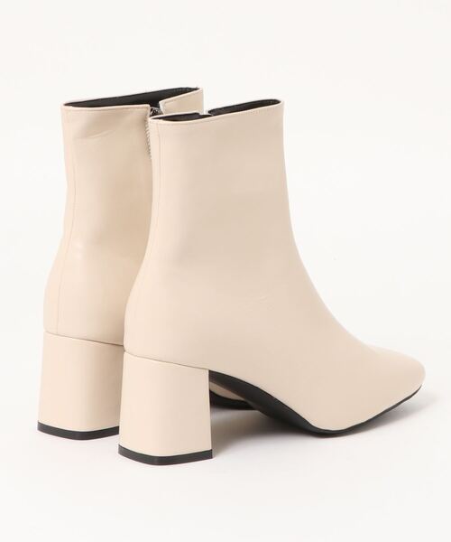 CIAOPANIC(チャオパニック)の「スクエアトゥスリムショートブーツ(ブーツ・レディース・ライトベージュ/ブラック・38/37/36)」の3枚目の写真