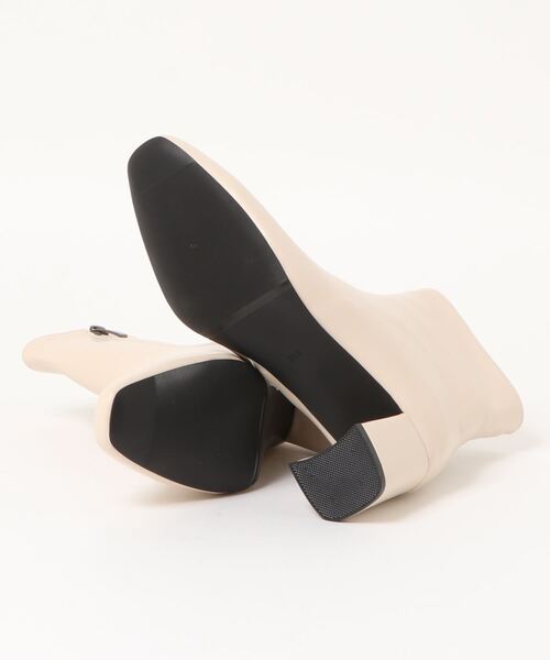 CIAOPANIC(チャオパニック)の「スクエアトゥスリムショートブーツ(ブーツ・レディース・ライトベージュ/ブラック・38/37/36)」の4枚目の写真