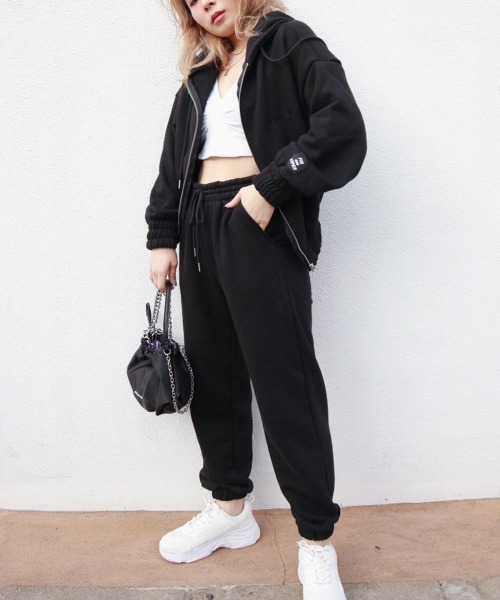 FIG&VIPER（フィグアンドバイパー）の「LOGOヘビーショートフーディ―（パーカー・レディース・ホワイト/ブラック/ベージュ・FREE）」の20枚目の写真