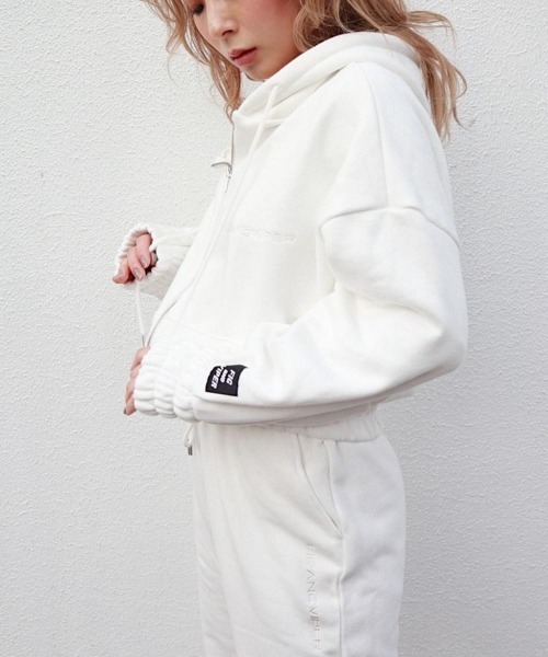 FIG&VIPER（フィグアンドバイパー）の「LOGOヘビーショートフーディ―（パーカー・レディース・ホワイト/ブラック/ベージュ・FREE）」の4枚目の写真