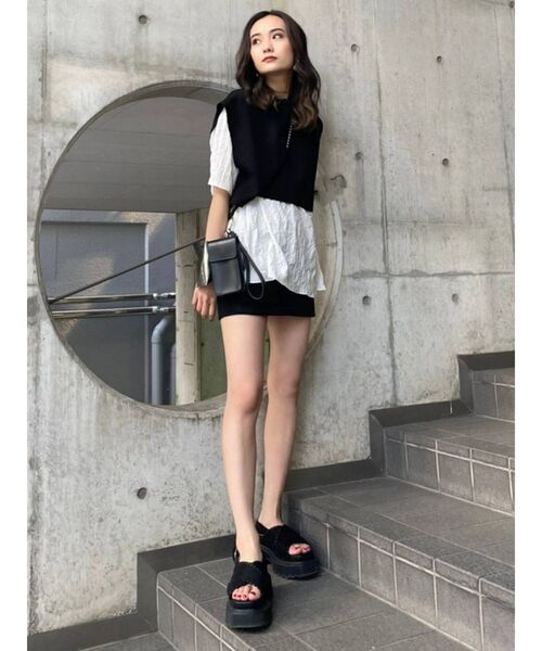 EMODA（エモダ）の「クロスステッチサンダル（サンダル・レディース・ブラック/ブラウン・MEDIUM/LARGE/SMALL）」の7枚目の写真