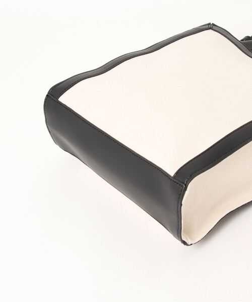 KOBE LETTUCE（コウベレタス）の「ショルダー付き2wayパイピングスクエアキャンバスバッグ（ショルダーバッグ・レディース・ブラック/イエロー系その他/グレイッシュベージュ/キャメル・FREE）」の5枚目の写真