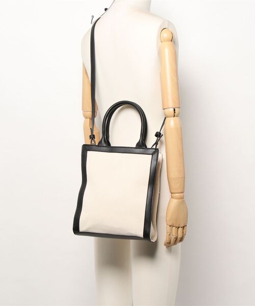 KOBE LETTUCE（コウベレタス）の「ショルダー付き2wayパイピングスクエアキャンバスバッグ（ショルダーバッグ・レディース・ブラック/イエロー系その他/グレイッシュベージュ/キャメル・FREE）」の6枚目の写真