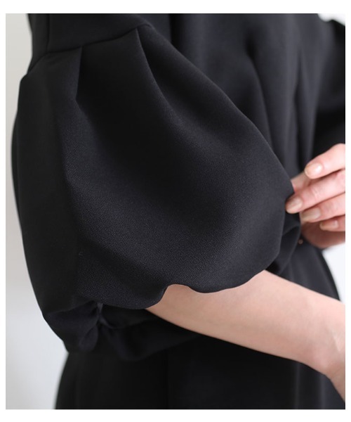 Sawa a la mode(サワアラモード)の「レディなタック入りボリューム袖ブラックワンピース(ワンピース・レディース・ブラック・FREE)」の17枚目の写真