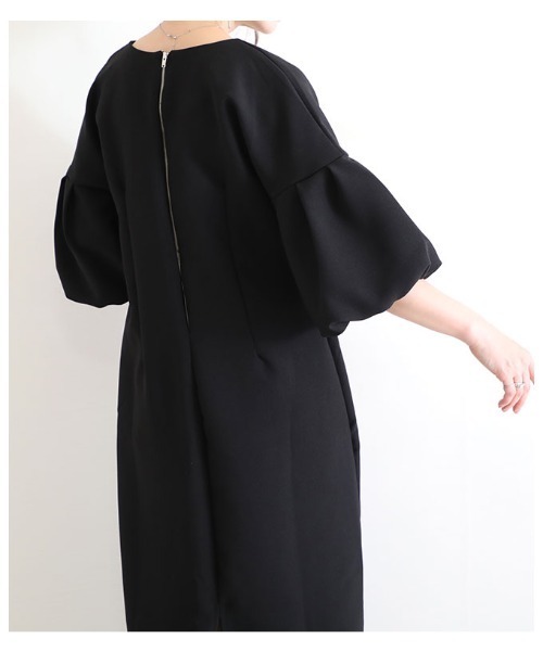 Sawa a la mode(サワアラモード)の「レディなタック入りボリューム袖ブラックワンピース(ワンピース・レディース・ブラック・FREE)」の14枚目の写真