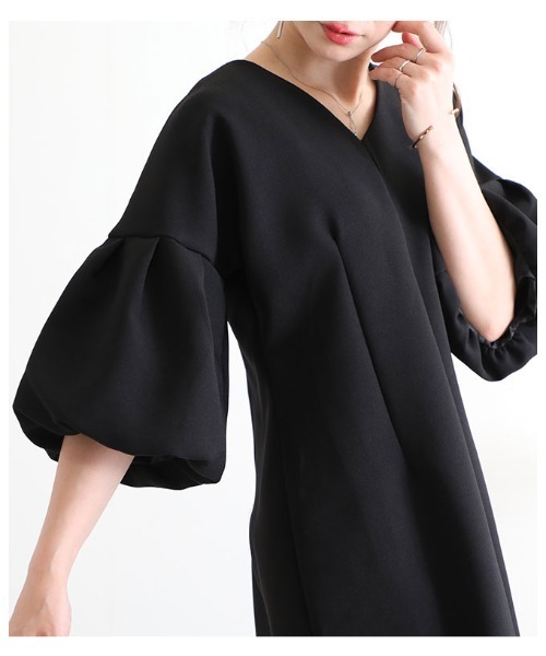 Sawa a la mode(サワアラモード)の「レディなタック入りボリューム袖ブラックワンピース(ワンピース・レディース・ブラック・FREE)」の12枚目の写真