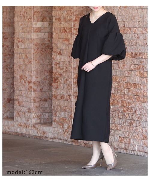 Sawa a la mode(サワアラモード)の「レディなタック入りボリューム袖ブラックワンピース(ワンピース・レディース・ブラック・FREE)」の5枚目の写真