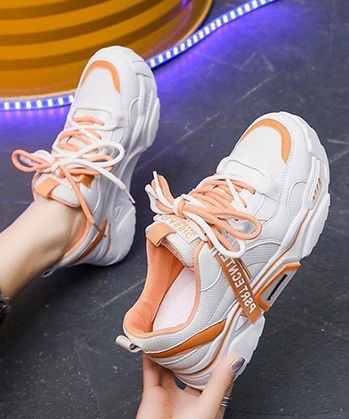 SVEC（シュベック）の「パステルカラー 厚底 ソール ダッドシューズ