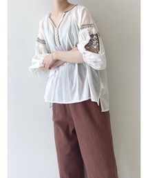 刺繍ブラウス
