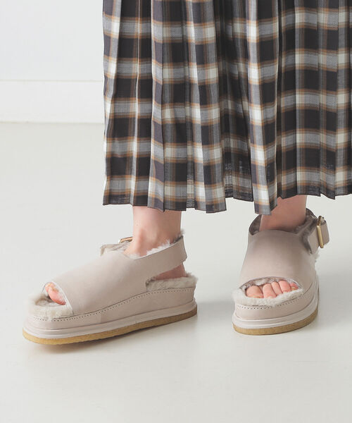 BEAMS LIGHTS(ビームスライツ)の「JVAM / NAPO ファー サンダル(サンダル・レディース・ホワイト系その他7・38/39/37)」の1枚目の写真