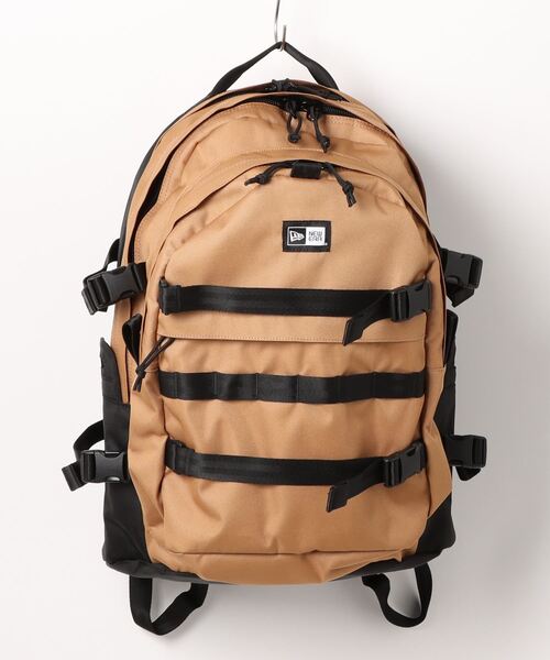 NEW ERA（ニューエラ）の「【NEW ERA/ニューエラ】CARRIER PACK キャリアパック（バックパック/リュック・メンズ・ブラック/ブラック×ホワイト/レオパード/ベージュ/ブロンズ・FREE）」の4枚目の写真