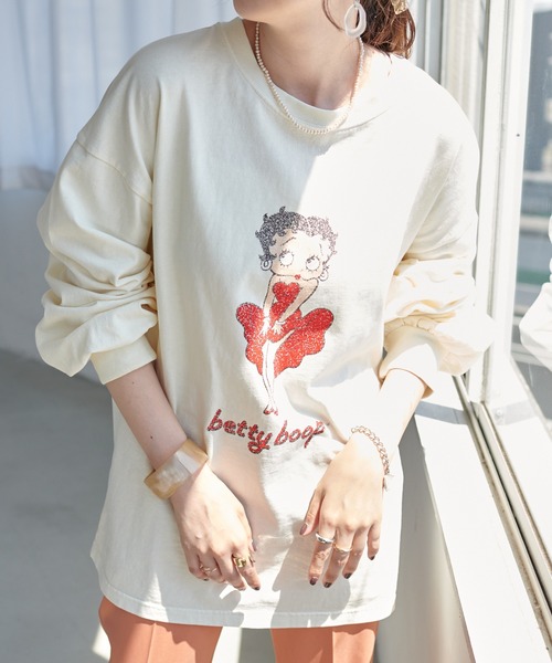 BETTY BOOP(ベティ・ブープ)の「BETTYチュニックロングTシャツ(Tシャツ/カットソー・レディース・チャコールグレー/サックスブルー/ホワイト系その他・FREE)」の2枚目の写真