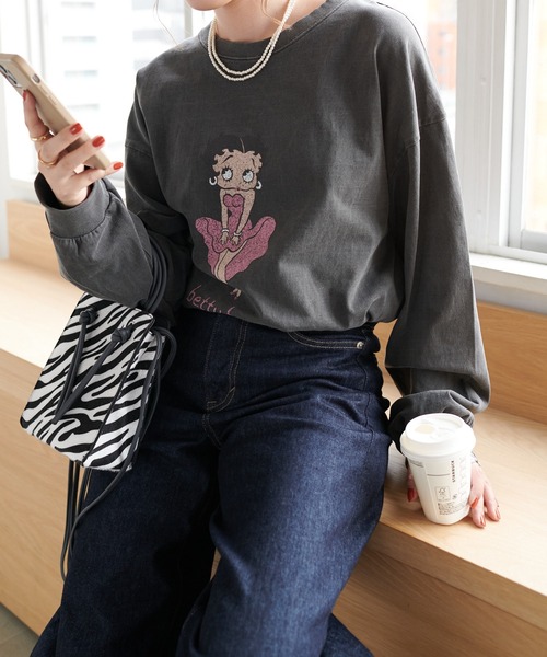 BETTY BOOP(ベティ・ブープ)の「BETTYチュニックロングTシャツ(Tシャツ/カットソー・レディース・チャコールグレー/サックスブルー/ホワイト系その他・FREE)」の6枚目の写真