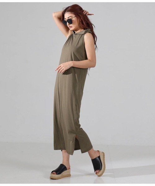 LATINA(ラティーナ)の「フーディーマキシワンピース(ワンピース・レディース・カーキ/ブラック/グレイッシュベージュ・FREE)」の19枚目の写真