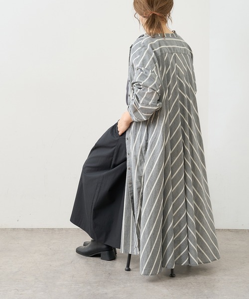 PUAL CE CIN（ピュアルセシン）の「先染めストライプノーカラーワンピース（ワンピース・レディース・ブラック/ブラウン/グリーン/ブルー・FREE）」の5枚目の写真