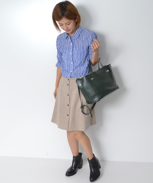 AMERICAN RAG CIE（アメリカンラグシー）の「フェイクスウェードセミフレアスカート/210-AMR-dms-L151-SK009（スカート・レディース・ブラック/ライトベージュ・0/1）」の3枚目の写真