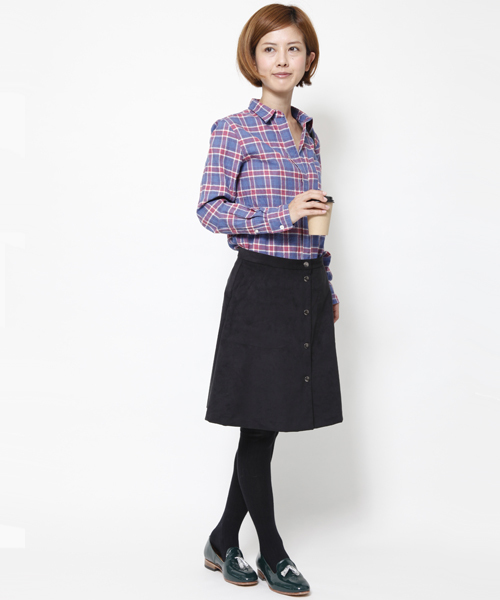 AMERICAN RAG CIE（アメリカンラグシー）の「フェイクスウェードセミフレアスカート/210-AMR-dms-L151-SK009（スカート・レディース・ブラック/ライトベージュ・0/1）」の5枚目の写真