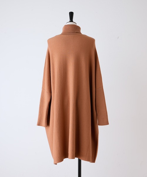 BEARDSLEY（ビアズリー）の「生地の柔らかさとストレッチがリニューアル◎BIGニットハイネック（ニット/セーター・レディース・キャメル/ネイビー・FREE）」の18枚目の写真