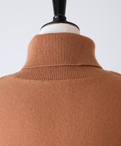 BEARDSLEY（ビアズリー）の「生地の柔らかさとストレッチがリニューアル◎BIGニットハイネック（ニット/セーター・レディース・キャメル/ネイビー・FREE）」の16枚目の写真