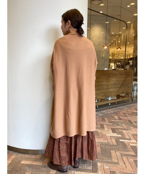 BEARDSLEY（ビアズリー）の「生地の柔らかさとストレッチがリニューアル◎BIGニットハイネック（ニット/セーター・レディース・キャメル/ネイビー・FREE）」の5枚目の写真