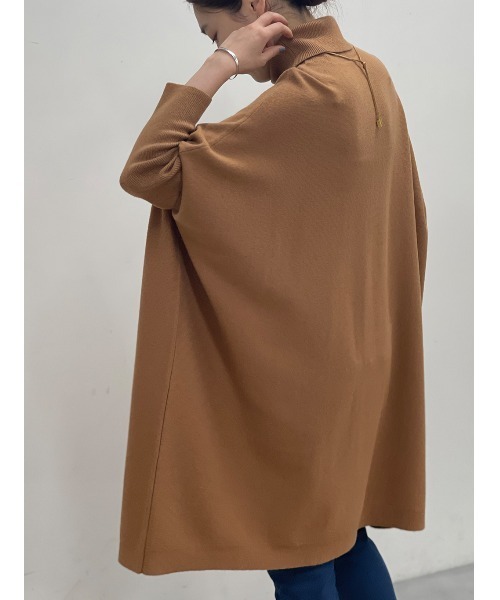 BEARDSLEY（ビアズリー）の「生地の柔らかさとストレッチがリニューアル◎BIGニットハイネック（ニット/セーター・レディース・キャメル/ネイビー・FREE）」の3枚目の写真