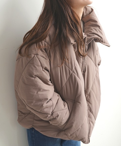 Futier land（フューティアランド）の「ダイヤキルトハイネックフェイクダウン（ダウンジャケット/コート・レディース・ブラック/ベージュ/ブラウン/アイボリー・MEDIUM）」の4枚目の写真