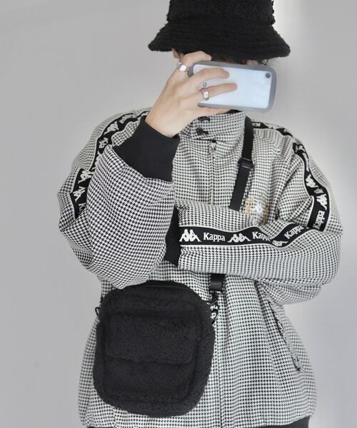 coen by Mr.SZK（コーエンバイミスタースズキ）の「ボアショルダーバッグ【coen × Mr.SZK】（セット着用可能アイテム）（ショルダーバッグ・メンズ・ブラック/オフホワイト・FREE）」の18枚目の写真