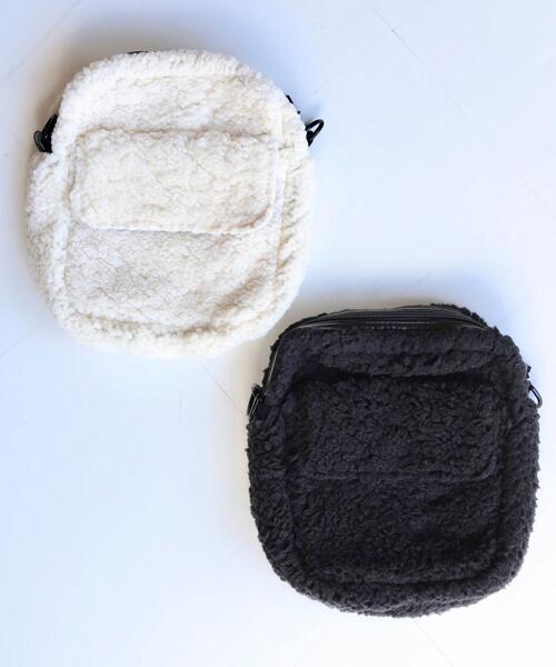 coen by Mr.SZK（コーエンバイミスタースズキ）の「ボアショルダーバッグ【coen × Mr.SZK】（セット着用可能アイテム）（ショルダーバッグ・メンズ・ブラック/オフホワイト・FREE）」の11枚目の写真