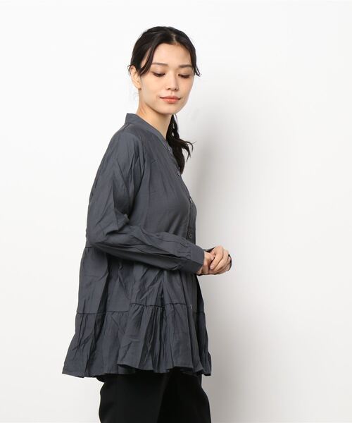 ECRIRE(エクリール)の「ティアード切替BL(シャツ/ブラウス・レディース・グレー/オフホワイト/ブラック・M)」の13枚目の写真