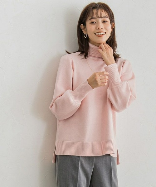 Pierrot(ピエロ)の「もっちりカシミヤタッチボリュームスリーブタートルニット(ニット/セーター・レディース・モカ/ブラック/ライトベージュ/オレンジ/ライム/アイボリー/ブルー/ライトピンク/ライトグレー・M/L)」の8枚目の写真