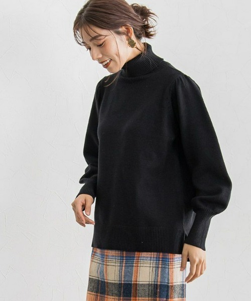 Pierrot(ピエロ)の「もっちりカシミヤタッチボリュームスリーブタートルニット(ニット/セーター・レディース・モカ/ブラック/ライトベージュ/オレンジ/ライム/アイボリー/ブルー/ライトピンク/ライトグレー・M/L)」の3枚目の写真