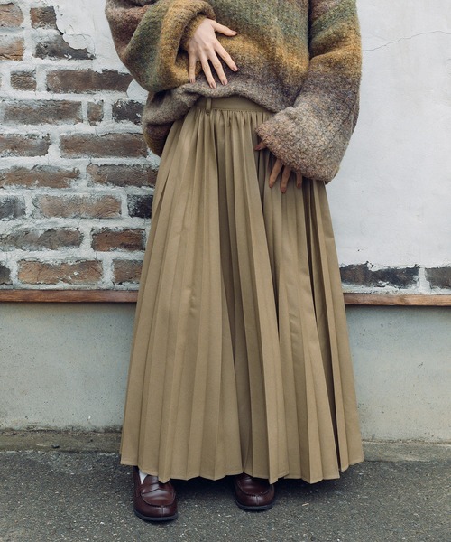 MUHET（ミュエータ）の「ロングプリーツスカート（スカート・レディース・ブラック/ベージュ/グレー/オレンジ・SMALL/MEDIUM/LARGE）」の6枚目の写真