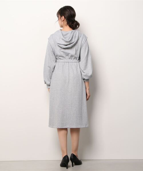 Figments(フィグメンツ)の「レイヤードパーカーワンピース(ワンピース・レディース・ブラック/グレー・FREE)」の8枚目の写真