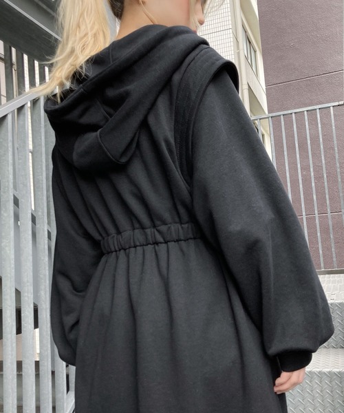 Figments(フィグメンツ)の「レイヤードパーカーワンピース(ワンピース・レディース・ブラック/グレー・FREE)」の4枚目の写真