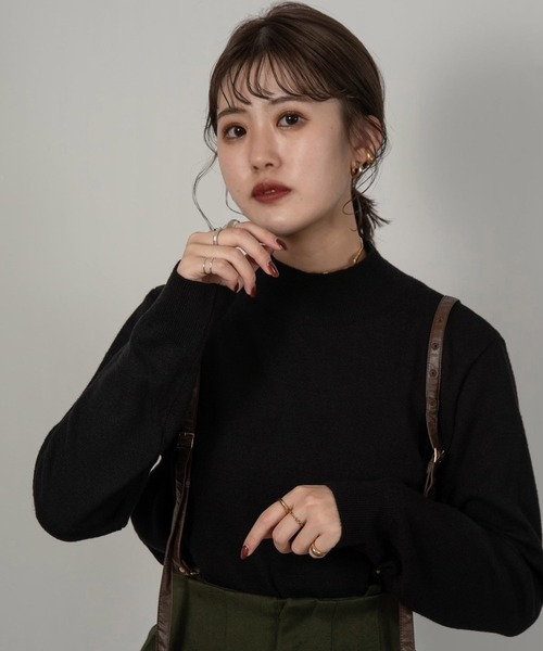 Amiur（エミレ）の「mock neck soft knit（ニット/セーター・レディース・ブラック/ブラウン/アイボリー/グレイッシュベージュ・FREE）」の3枚目の写真