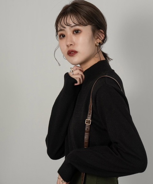 Amiur（エミレ）の「mock neck soft knit（ニット/セーター・レディース・ブラック/ブラウン/アイボリー/グレイッシュベージュ・FREE）」の5枚目の写真