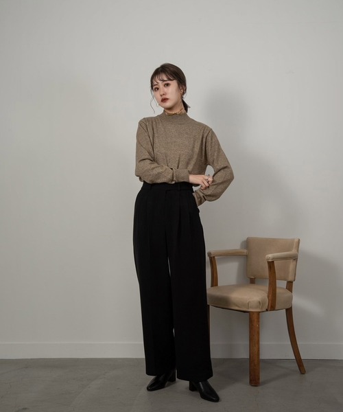 Amiur（エミレ）の「mock neck soft knit（ニット/セーター・レディース・ブラック/ブラウン/アイボリー/グレイッシュベージュ・FREE）」の9枚目の写真