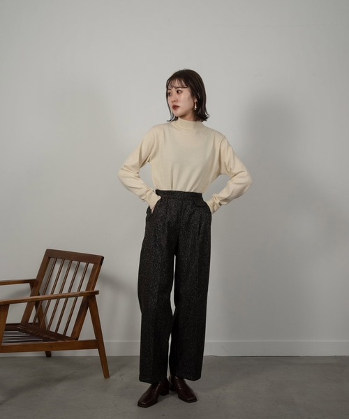 Amiur（エミレ）の「mock neck soft knit（ニット/セーター・レディース・ブラック/ブラウン/アイボリー/グレイッシュベージュ・FREE）」の7枚目の写真