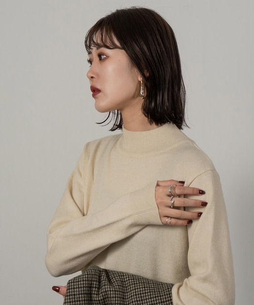Amiur（エミレ）の「mock neck soft knit（ニット/セーター・レディース・ブラック/ブラウン/アイボリー/グレイッシュベージュ・FREE）」の16枚目の写真