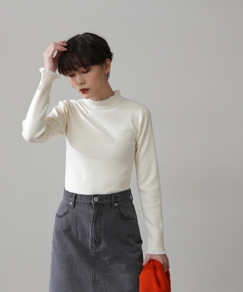 N.（N. Natural Beauty Basic）（エヌエヌナチュラルビューティーベーシック）の「レースハイネック総針ニット（ニット/セーター・レディース・ホワイト/ブラック/ベージュ・MEDIUM）」の4枚目の写真