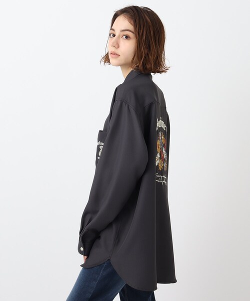 BASECONTROL(ベースコントロール)の「◆フラワー バック刺繍 ロングスリーブ ビッグシルエットシャツ(シャツ/ブラウス・レディース・ブラック/アイボリー系/アイボリー・99)」の5枚目の写真