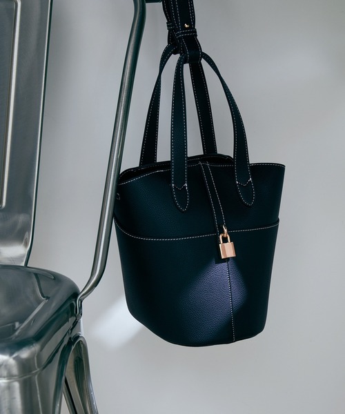 VIS（ビス）の「【WEB限定カラー】【マルチWAY】錠前変型トートバッグ（ハンドバッグ・レディース・ベージュ系その他/ブラウン/ホワイト/サックスブルー/ブラック・FREE）」の3枚目の写真