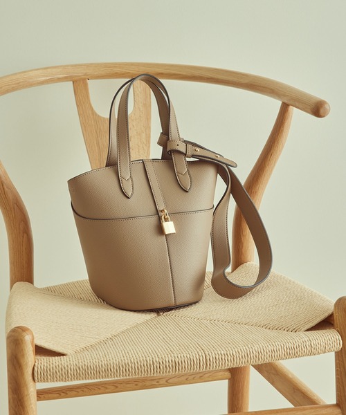 VIS（ビス）の「【WEB限定カラー】【マルチWAY】錠前変型トートバッグ（ハンドバッグ・レディース・ベージュ系その他/ブラウン/ホワイト/サックスブルー/ブラック・FREE）」の6枚目の写真