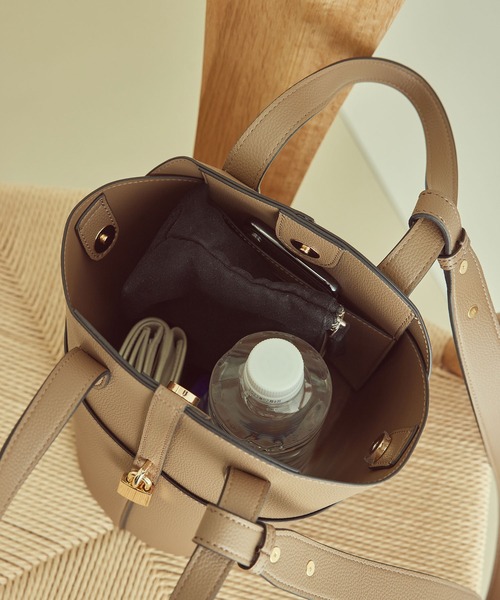 VIS（ビス）の「【WEB限定カラー】【マルチWAY】錠前変型トートバッグ（ハンドバッグ・レディース・ベージュ系その他/ブラウン/ホワイト/サックスブルー/ブラック・FREE）」の9枚目の写真