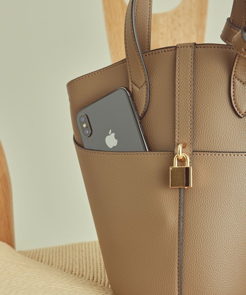 VIS（ビス）の「【WEB限定カラー】【マルチWAY】錠前変型トートバッグ（ハンドバッグ・レディース・ベージュ系その他/ブラウン/ホワイト/サックスブルー/ブラック・FREE）」の10枚目の写真