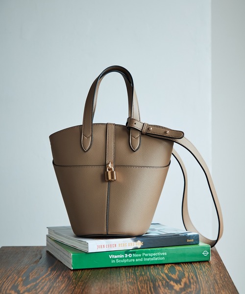 VIS（ビス）の「【WEB限定カラー】【マルチWAY】錠前変型トートバッグ（ハンドバッグ・レディース・ベージュ系その他/ブラウン/ホワイト/サックスブルー/ブラック・FREE）」の16枚目の写真