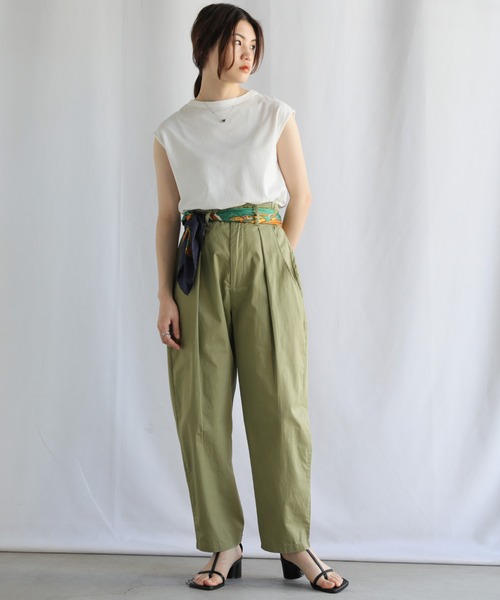 select MOCA（セレクトモカ）の「2022 SS ハイウエストカーブタックパンツ（カーゴパンツ・レディース・ブラック/ベージュ/カーキ・SMALL/MEDIUM）」の4枚目の写真